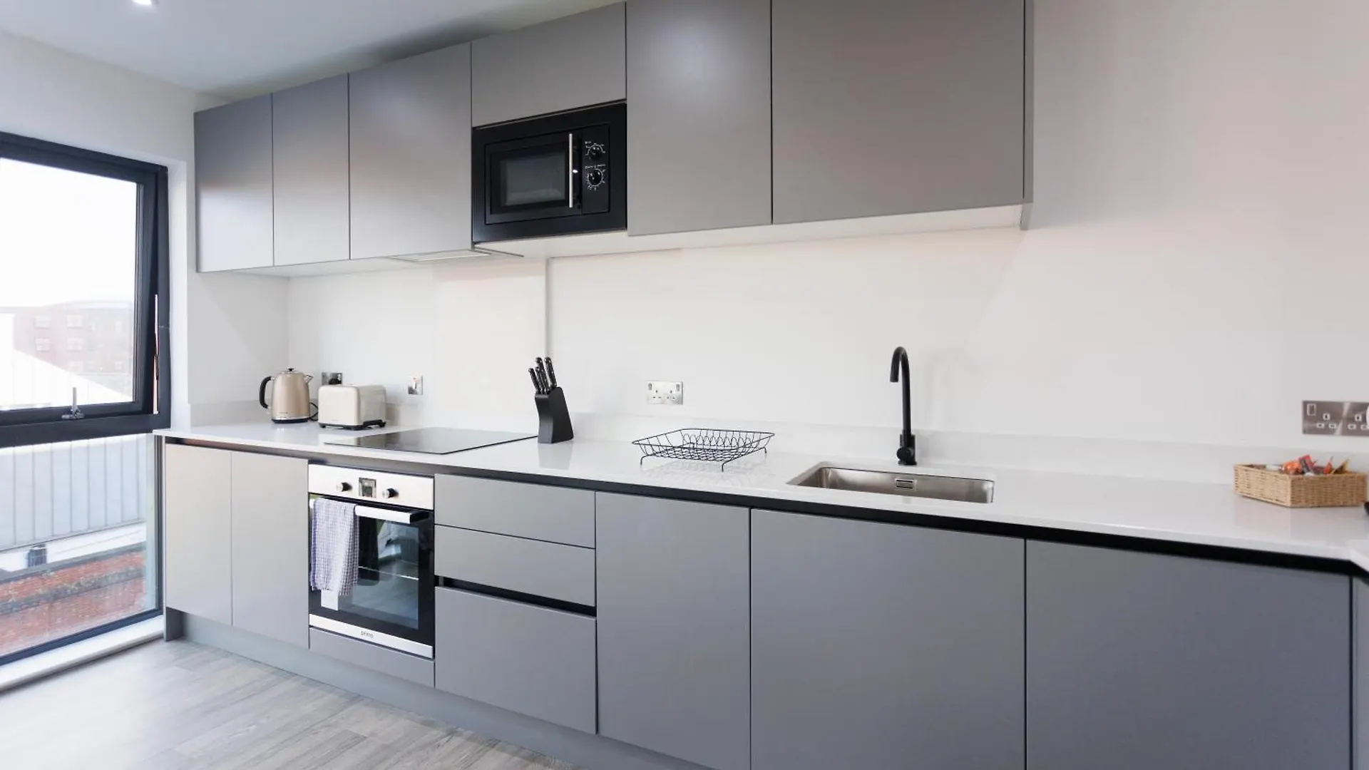 Modern 3 Bedroom Flat In Belfast City Center