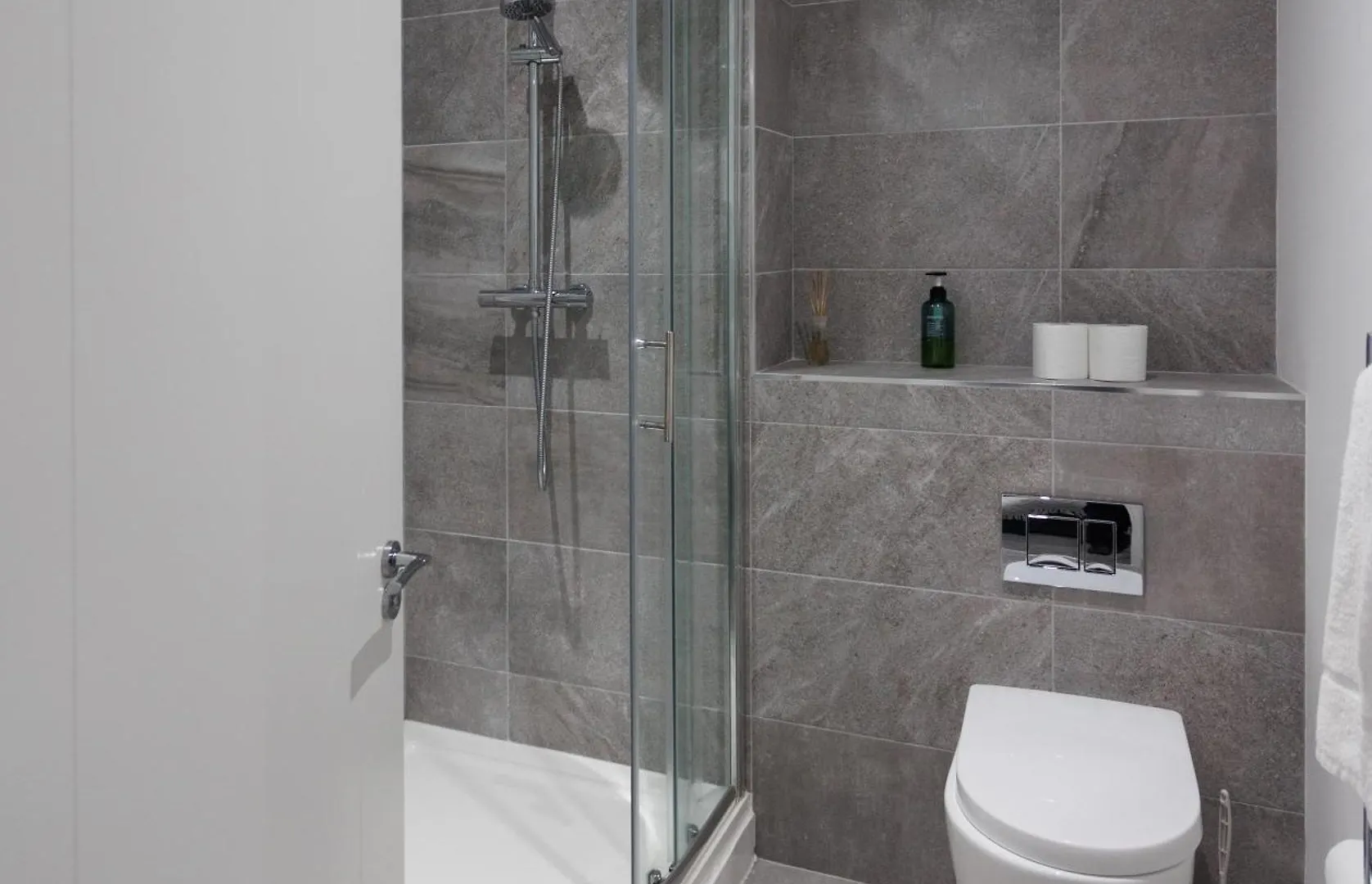 Modern 3 Bedroom Flat In Belfast City Center
